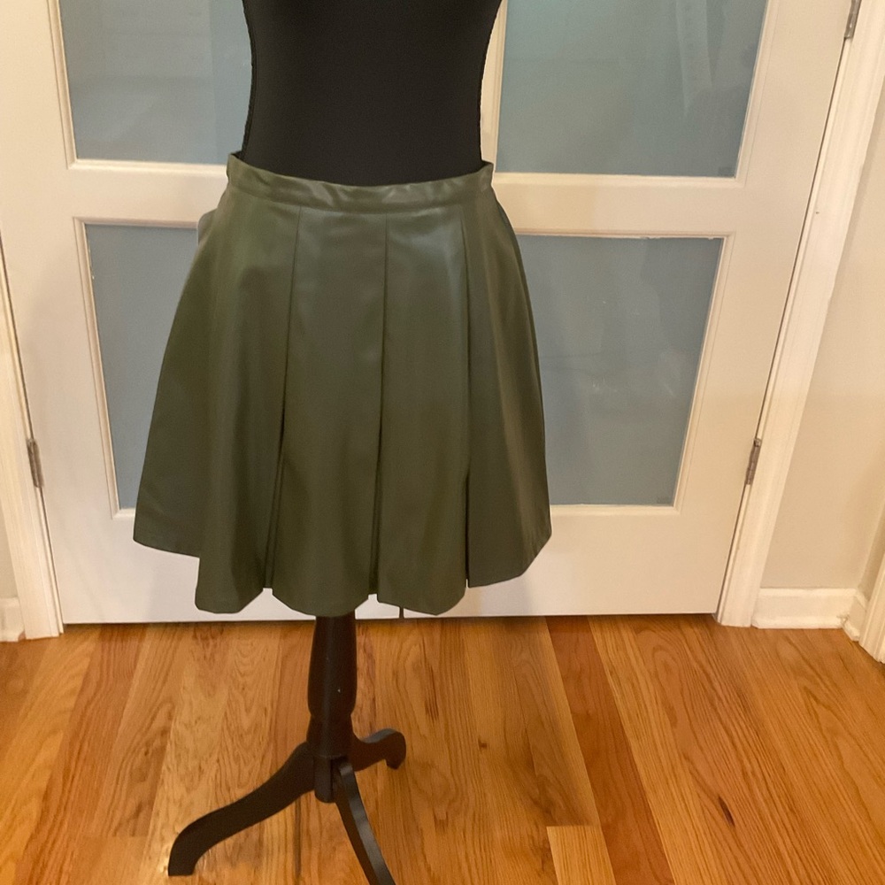 Green mid-Length Pleated Skater Skirt